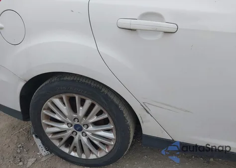 2018 Ford Focus Titanium from USA, damaged, VIN 1FADP3J24JL271812